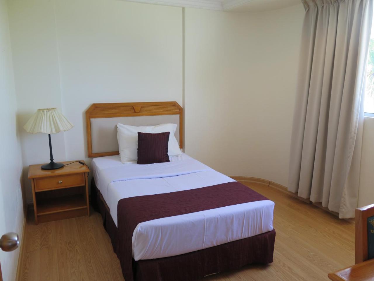 Sea View Resort Hotel & Apartments Kuala Belait Екстер'єр фото