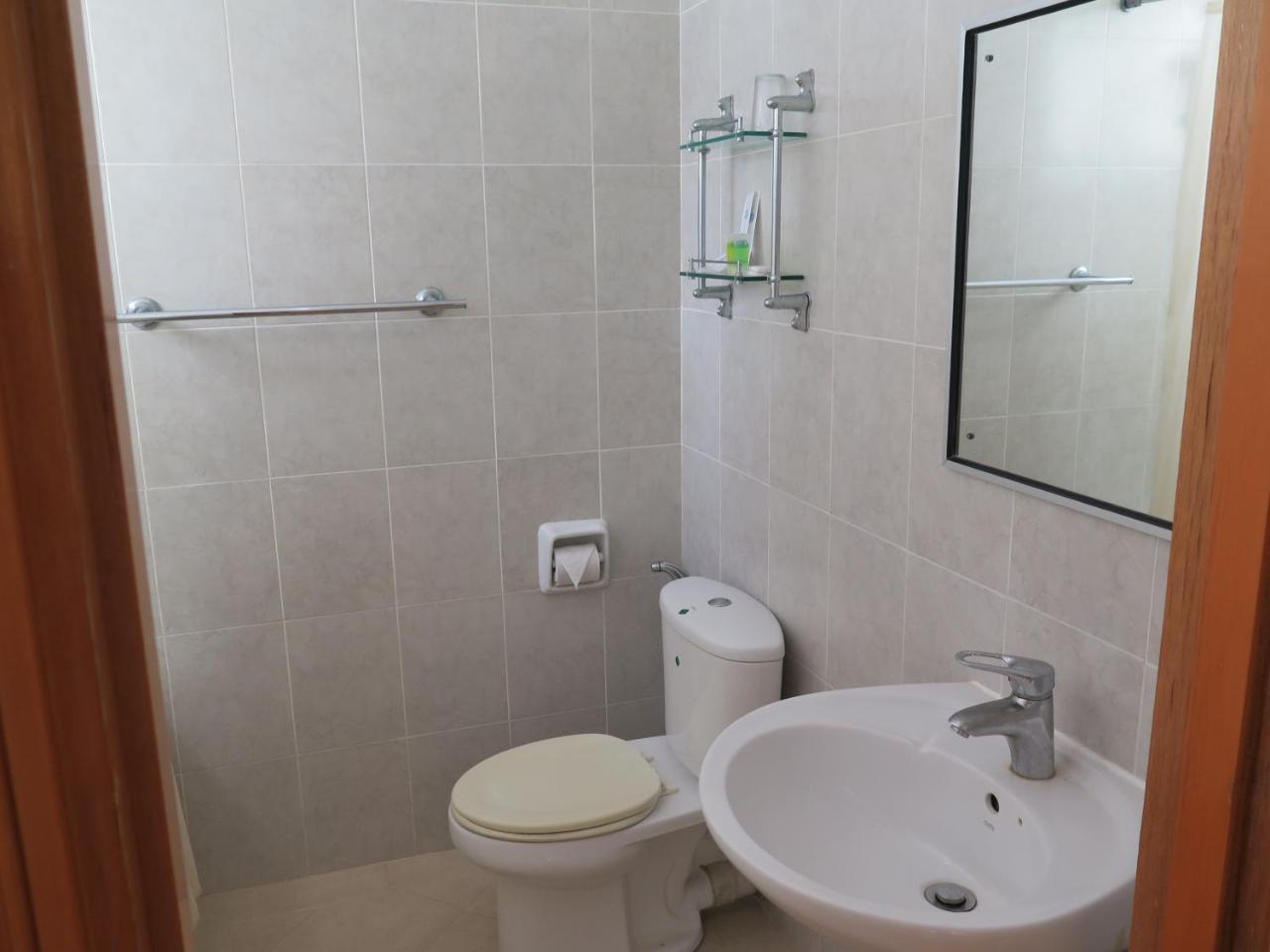 Sea View Resort Hotel & Apartments Kuala Belait Екстер'єр фото