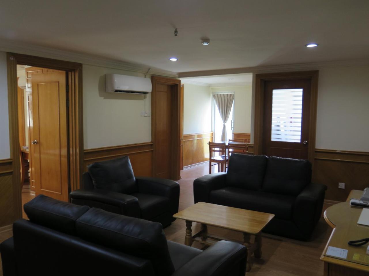 Sea View Resort Hotel & Apartments Kuala Belait Екстер'єр фото