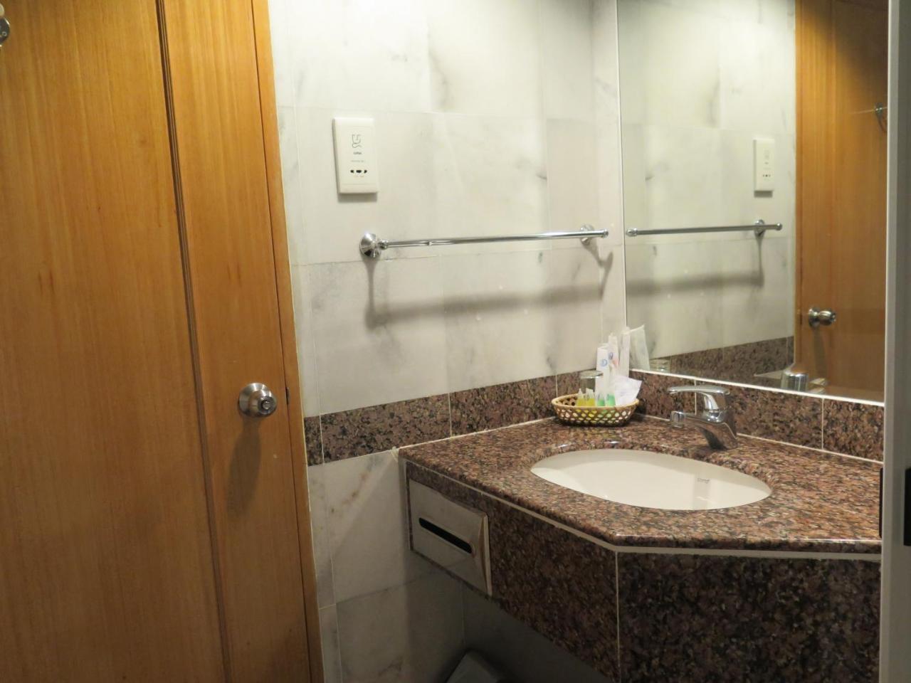 Sea View Resort Hotel & Apartments Kuala Belait Екстер'єр фото