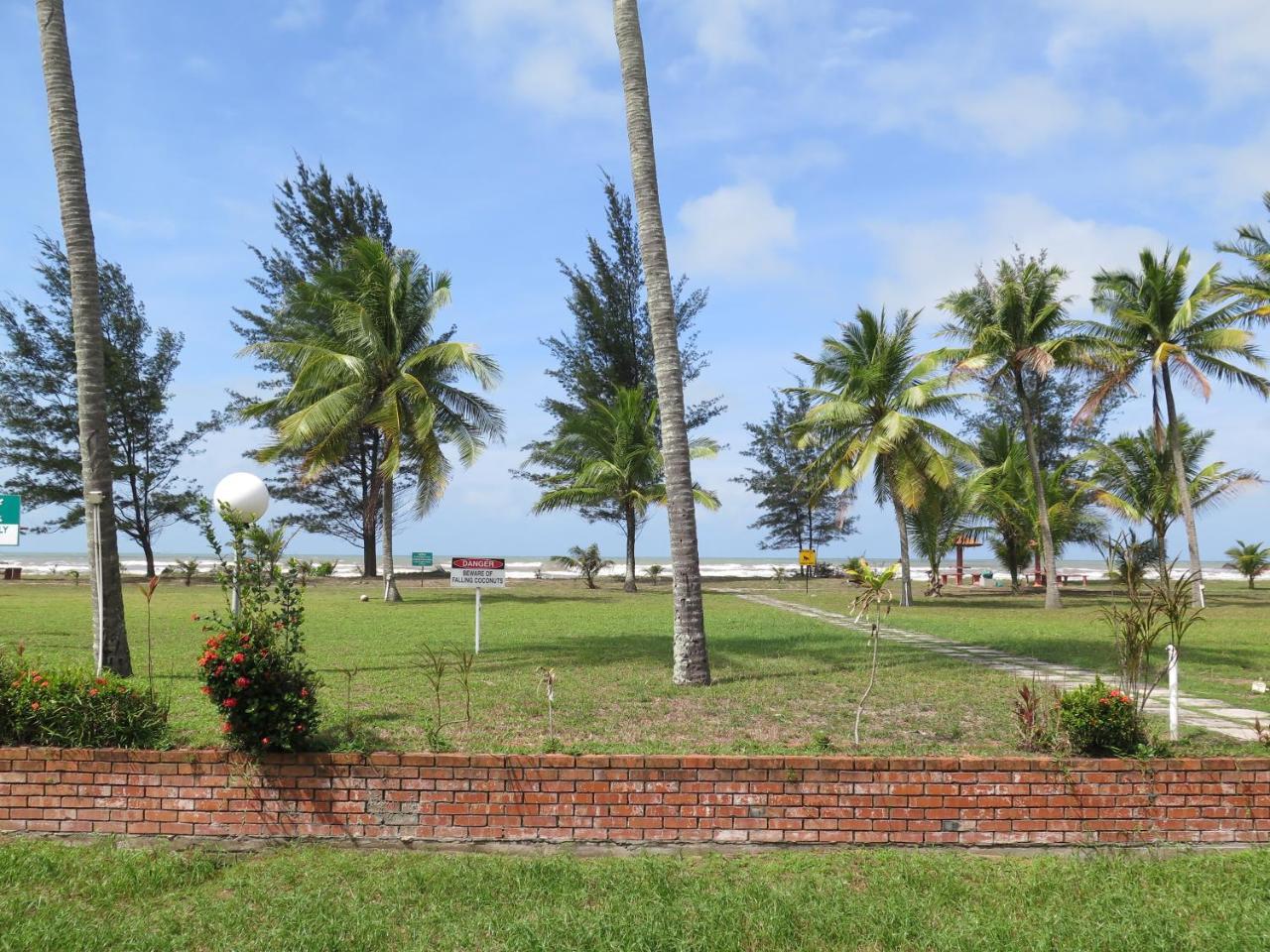 Sea View Resort Hotel & Apartments Kuala Belait Екстер'єр фото